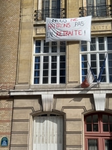 École en conflit dans le 20e