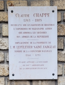 Plaque en mémoire du télégraphe de Claude Chappe apposée devant le cimetière de Belleville
