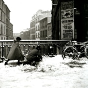 La rue Sorbier pendant l'hiver 1950 © Henri Guérard